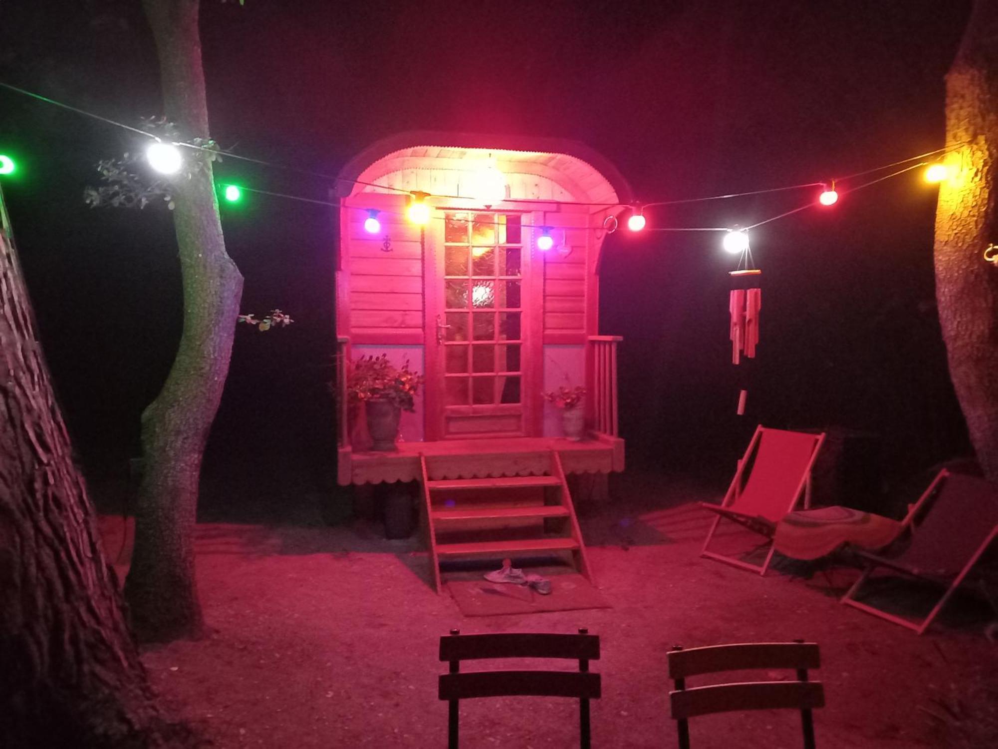 La Roulotte Du Petit Paradis Saint-Rémy-de-Provence Zewnętrze zdjęcie