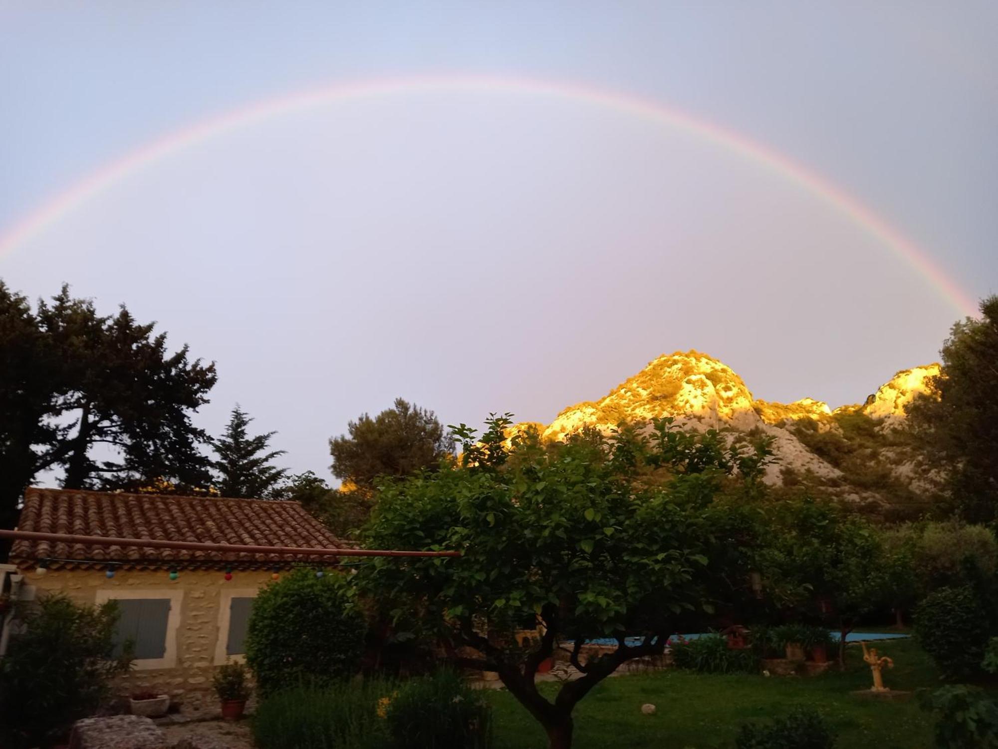 La Roulotte Du Petit Paradis Saint-Rémy-de-Provence Zewnętrze zdjęcie