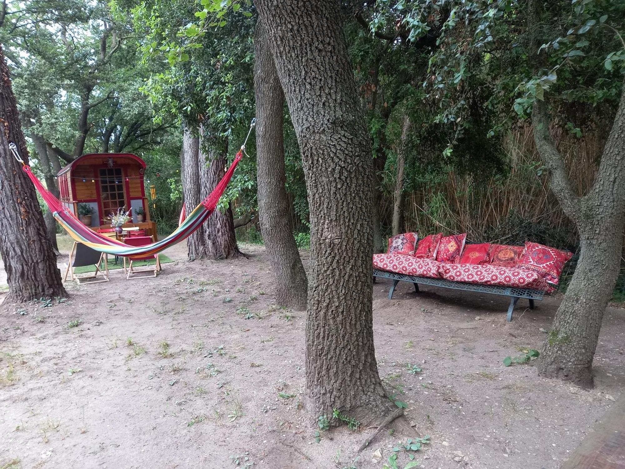 La Roulotte Du Petit Paradis Saint-Rémy-de-Provence Zewnętrze zdjęcie
