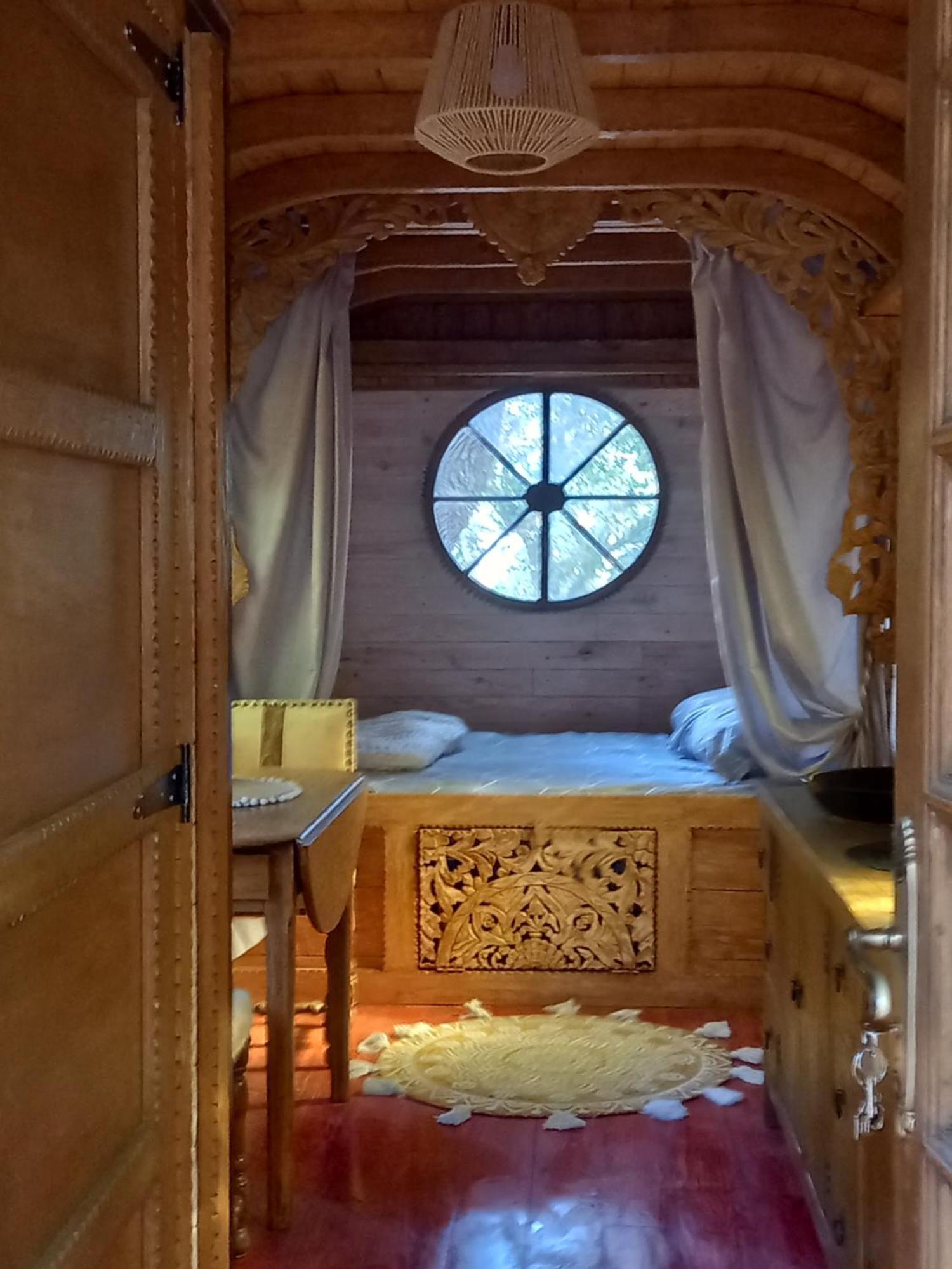 La Roulotte Du Petit Paradis Saint-Rémy-de-Provence Zewnętrze zdjęcie