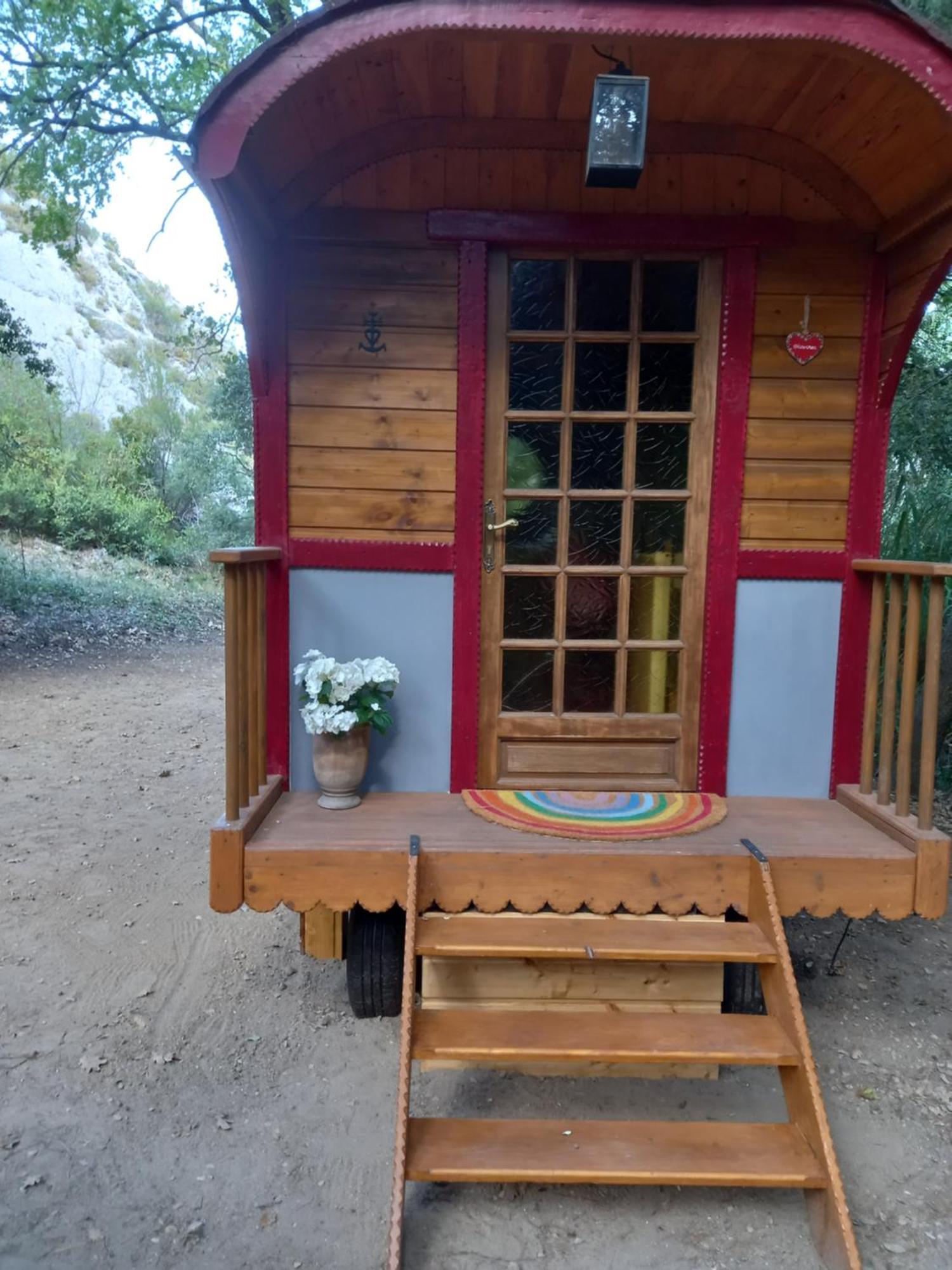 La Roulotte Du Petit Paradis Saint-Rémy-de-Provence Zewnętrze zdjęcie